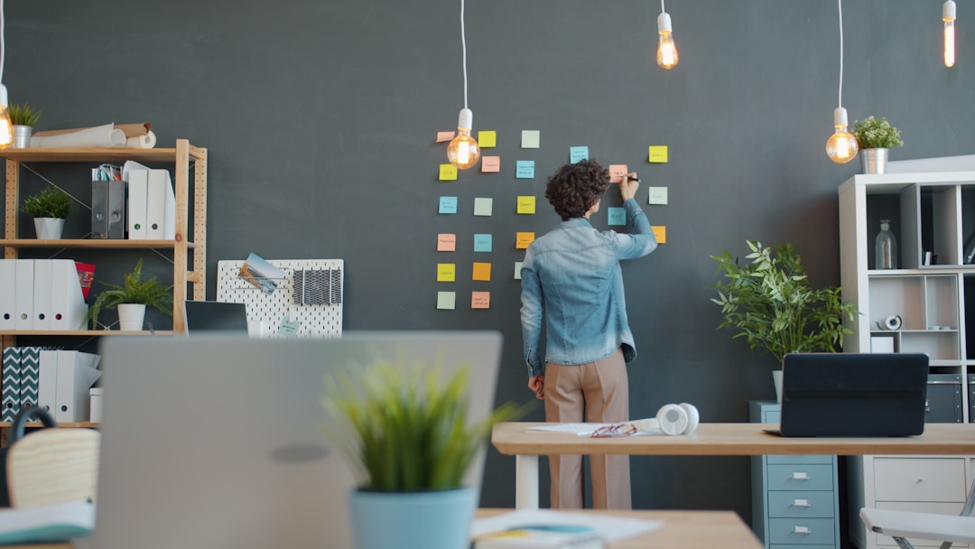 Fine agosto nelle PMI: guida a presenze e turni
