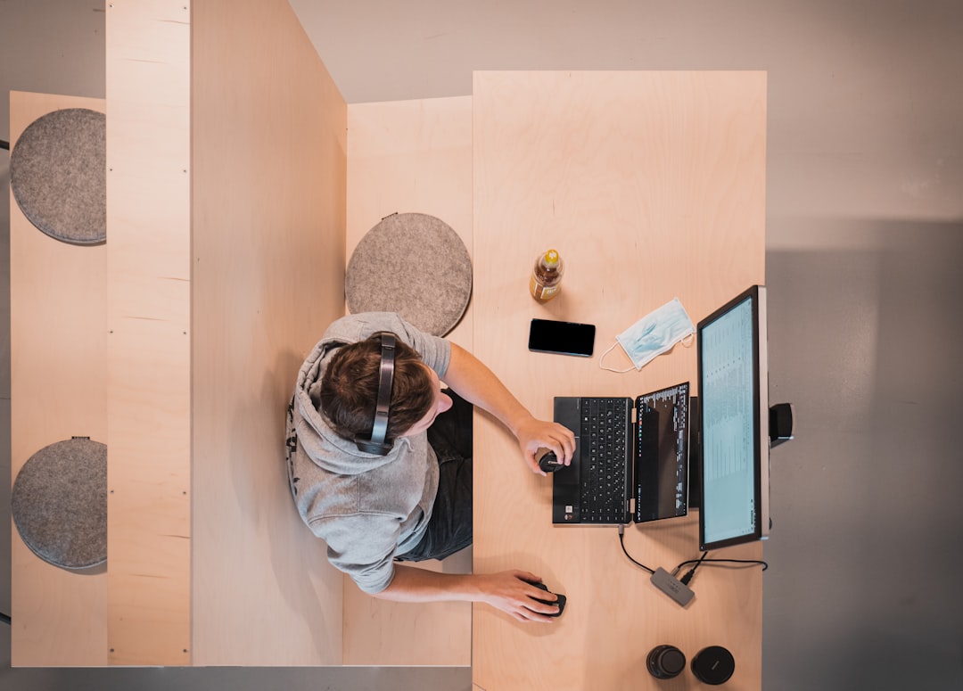 Solitudine lavorativa: guida HR per team remoti