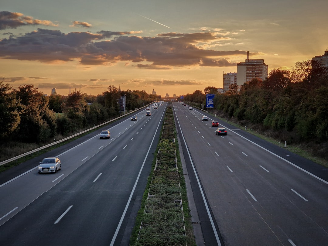 Traffico estivo e lavoro: guida pratica per le PMI
